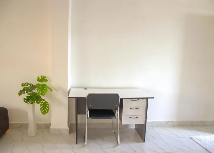One Bedroom Unit With Wi-Fi & Parking