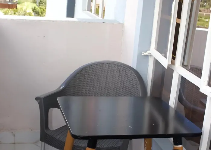 One Bedroom Unit With Wi-Fi & Parking